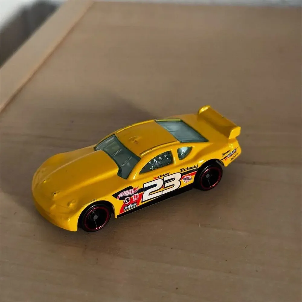 Hot Wheels Y2K Circle Tracker #23 Yellow Track Aces Stock Car 1/64 2008